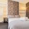 Shirley House 5, Guest House, Self Catering, Self Check in with smart locks, use of Fully Equipped Kitchen, close to City Centre, Ideal for Longer Stays and Fawley contractors - Southampton
