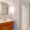 Large Lake Tudor Home, Dock, 3 acres, walk to Bagnell Dam , 1 MM - بحيرة أوزارك