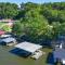 Large Lake Tudor Home, Dock, 3 acres, walk to Bagnell Dam , 1 MM - بحيرة أوزارك