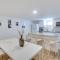 Sleek and Central Centennial Apartment with Fireplace! - كونتينيال