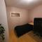 Calm and tidy room in apartment, 14min train ride to city center - Høybråten
