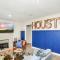 Spacious 5BR 3BA Holiday Home Close to Stadiums with Hot Tub - هيوستن