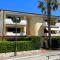 Ambra by Ermosa - con giardino e sdraio - a 300 m dal mare