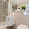 Heathrow Apartment Sleeps 4 - Sunbury Common
