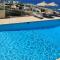 Panoramic Seacave Cottage