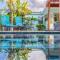 Beachside Bliss Lush Pool, Courtyard & Garden