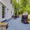 Mystic Retreat with Patio and Grill Walk to River! - ميستيك