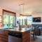 Lakefront, Mountain View - 2 Bds Superior Resort Suite - Lac-Superieur