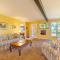Large Lake Tudor Home, Dock, 3 acres, walk to Bagnell Dam , 1 MM - بحيرة أوزارك