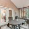 Cabin with Deck and Screened-In Porch in New Market! - نيو ماركت