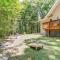 Cabin with Deck and Screened-In Porch in New Market! - نيو ماركت
