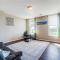 Spacious 4 bedroom Overlooking River