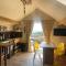 Gracie's Lodge at Woody's Glamping - Llangerniew