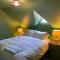 ROOMS AT THE QUAYSIDE - stylish en-suite rooms on Poole Quay all fully refurbed - Poole
