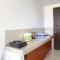 Warm and Comfy Studio at Enviro Apartment By Travelio - 芝卡朗
