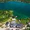 Hotel Roser House Boutique - pe malul lacului Colibita