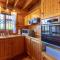 Lark House, Peaceful Mountain Home with Wonderful Ocean Views
