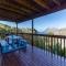 Lark House, Peaceful Mountain Home with Wonderful Ocean Views