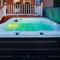 Fun upscale oasis w hot tub near OSU & Short North - Columbus