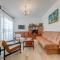 Seafront apt with balcony sea view and mooring