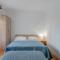 Seafront apt with balcony sea view and mooring