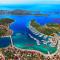 Seafront apt with balcony sea view and mooring