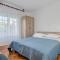 Seafront apt with balcony sea view and mooring