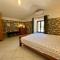 Stone House Mia