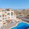 Chilly Apartment - Sunny rooftop terrace with ocean view