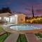 4BR retreat w heated pool backyard BBQ grill