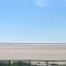 Beachside Holiday Retreat - Sleeps 6 & Parking
