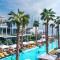 Maison Privee - Glamourous Apt with Sea Views at FIVE Palm - Dubaj