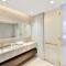 Maison Privee - Glamourous Apt with Sea Views at FIVE Palm - Dubaj