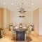 Maison Privee - Glamourous Apt with Sea Views at FIVE Palm - Dubaj