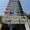 Studio prox shopping Curitiba Wifi, TV a Cabo e ar by UROOMS - كوريتيبا