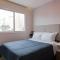 Studio prox shopping Curitiba Wifi, TV a Cabo e ar by UROOMS - كوريتيبا