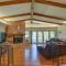 Deck, Dock and Resort Amenities Home in Hot Springs - 温泉城