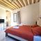 Villa dexception, 5 chambres, 20m plage, spa.