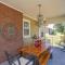 Golf Views, Porch Vibes, 3mi to Broadway! - 纳什维尔