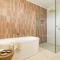 Cowrie House - Spacious, Modern holiday home