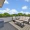 Bass - Private Rooftop - 8 mins to Broadway