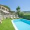 5 Bedroom Stunning Home In Chiavari