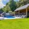 Barn Oasis heated pool Hot Tub, Bar games stay