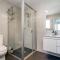 Cheerful 4BR Townhouse with Free Parking and WIFI - Harrison