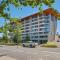 Homely Modern Apt by Lake between City and Russell - Hosted by CanStay