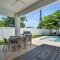 Naples Getaway with Poolside Oasis - نيبلس