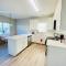 Spacious room with Shared bathroom - رالي