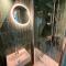 ROOMS AT THE QUAYSIDE - stylish en-suite rooms on Poole Quay all fully refurbed - Poole