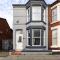 Cowley House - Air Host & Stay - Sleeps 7 - Liverpool