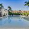 Sleek Coastal Abode 1 Block to Naples Beach! - Neapol